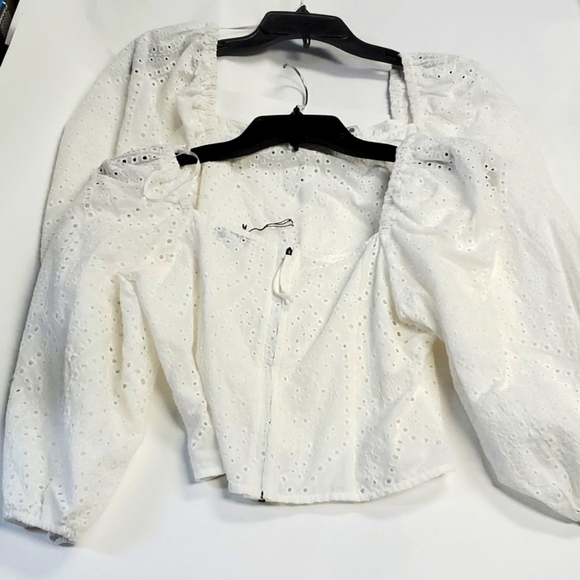 🆕️ NEW SOCIALITE Eyelet Square Neck Top In White Medium and Small avalable - Picture 3 of 4